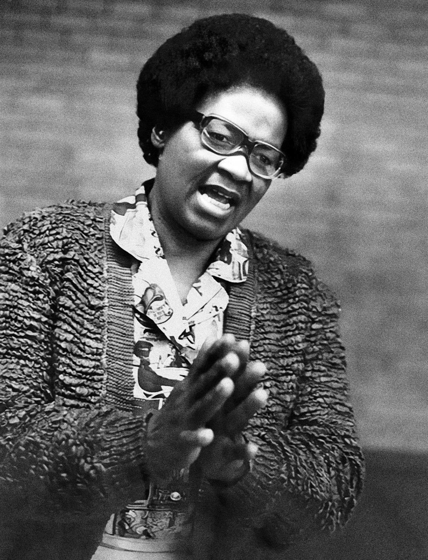 Albertina Sisulu offers sage counsel. Her compassionate and selfless character led to her being affectionately referred to as ‘the mother of the nation’.v © Alf Kumalo Estate