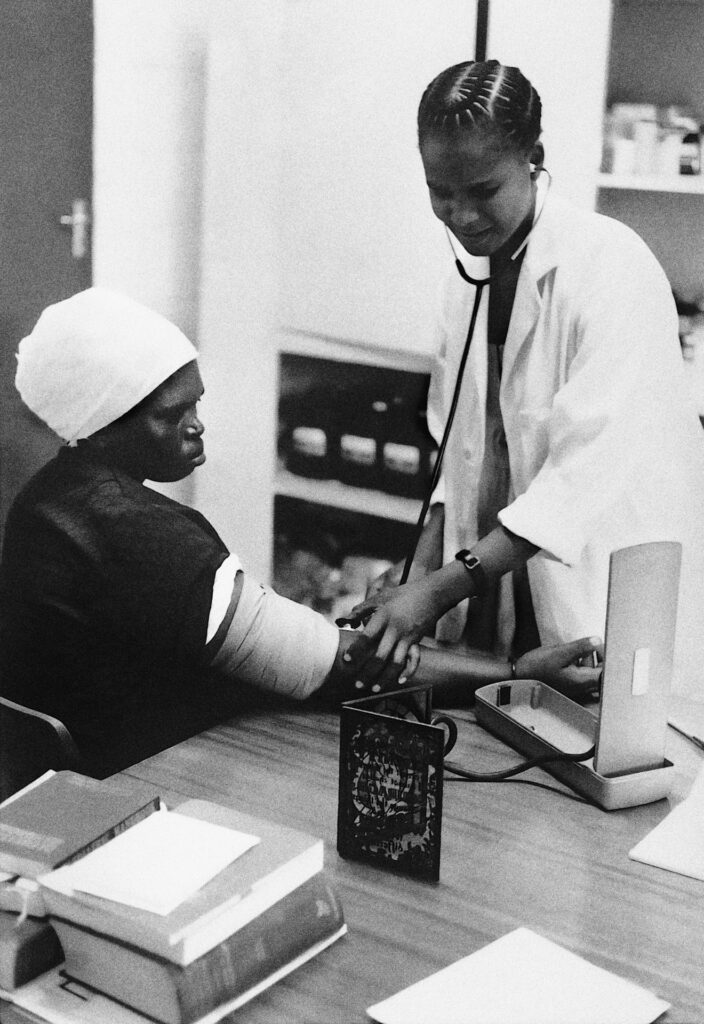 <p>Dr Mamphela Ramphele attends to a patient in Lenyenye, near the town of Tzaneen, where she was banished until 1984. <em>© Alf Kumalo Estate</em></p>
