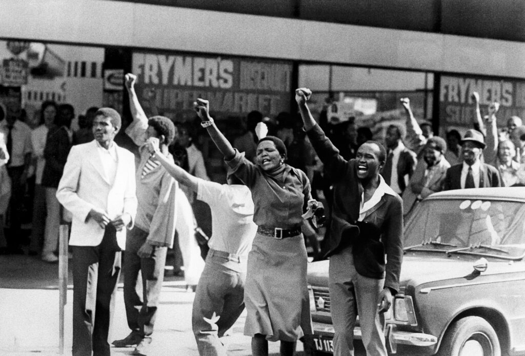 <p>A woman referred to as ‘a Soweto mom’ protests on 11 March 1976 outside the Johannesburg Supreme Court. She, along with several others, was arrested and forcibly put into a kwela-kwela (police van). <em>© Alf Kumalo Estate</em></p>
